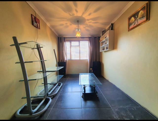 1 BEDROOM APARTMENT TO LET IN GOODWOOD PARK